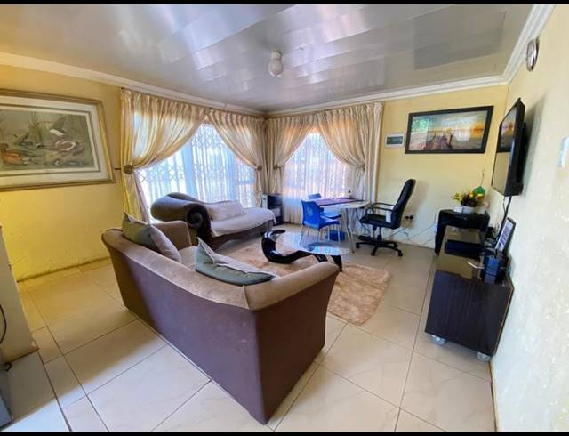 3 BEDROOM HOUSE FOR SALE IN GLEN RIDGE